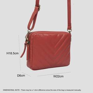 Luxueux rouge matelassé doux galet Grain en cuir véritable sac à bandoulière Style Vintage haut fournisseur indien Saman exportations - Product Image 2