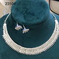 Juego de Collar y Aretes Florales Tradicionales Chapados en Oro de MOLL JEWELLERS, Joyería India para Novias y Bodas, para Mujer