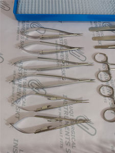 Ensemble d'instruments microchirurgicaux Koshima 11 pièces en acier inoxydable allemand avec plateau en plastique et tapis en silicone certifié CE - Product Image 5