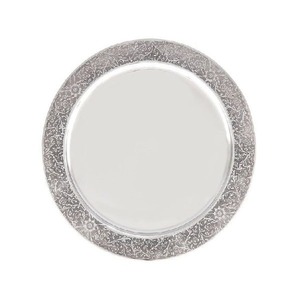 Placa de cargador metálica plateada brillante con borde de patrón de desplazamiento floral grabado intrincado - Product Image 1