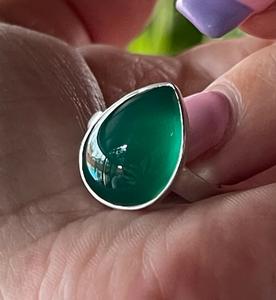 Bague en argent sterling 925 faite à la main avec une pierre d'onyx verte en forme de poire, pierre précieuse naturelle classique, cristal, cadeau parfait pour un anniversaire de mariage - Product Image 3