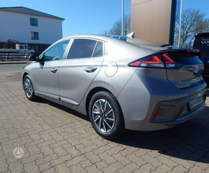 รถยนต์มือสองสภาพดี เกียร์อัตโนมัติ ภายในสีเทา กล้องมองหลัง ระบบไฟฟ้า น้ำมันเชื้อเพลิงมาตรฐานยูโร 6 - Product Image 1