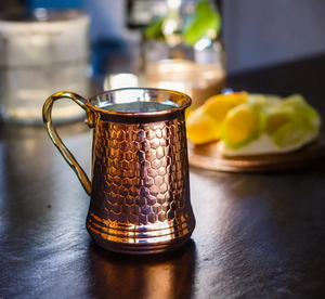 Tasse à bière en cuivre antique faite à la main Design gravé Poignée de boisson martelée unique Verre de qualité supérieure pour votre bière préférée - Product Image 3