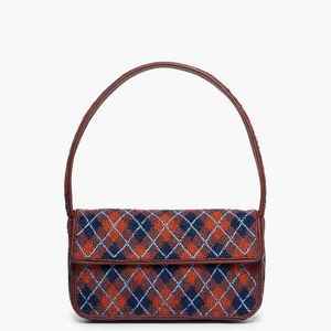 Sac bandoulière en toile blanc à bordure rouge, motif sportif tendance, élégant avec broderie ski, forme rectangulaire - Product Image 2