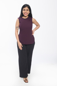 Haut sans manches solide pour femmes raffinées Col rond Fente latérale Spandex Tricots décontractés Idéal pour la superposition ou le style solo - Product Image 6
