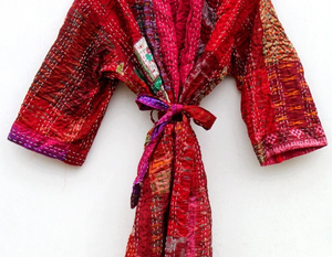 Indien fait à la main rouge soie Sari Patchwork Kantha vestes femmes coton Robes et nuit Maxi robe Vintage vêtements de nuit Kimono Style - Product Image 4