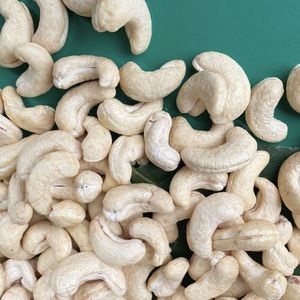 เม็ดมะม่วงหิมพานต์คั่วจากโรงงานในเวียดนาม W320เป็นไปตามข้อกำหนด - Product Image 1