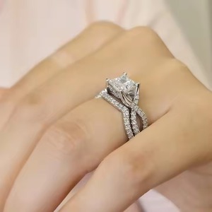 Bague de fiançailles de luxe au design personnalisé en or massif 10/14/18 carats avec diamants de laboratoire Moissanite entièrement personnalisable - Product Image 3