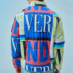 Veste matelassée pour homme, imprimée, lettres multicolores audacieuses, chaude, pour l'automne, légère, fermeture éclair sur le devant, élégante, à capuche enduite - Product Image 3