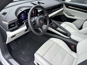 รถยนต์ Porsche Macan ไฟฟ้า ปี 2025 รุ่นใช้งานน้อย ได้รับการรับรองความสะอาด - Product Image 2
