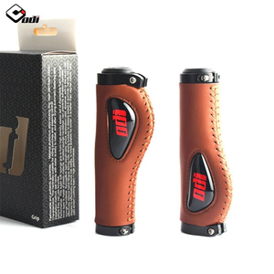 Poignées de <span class=keywords><strong>vélo</strong></span> ODI en <span class=keywords><strong>cuir</strong></span> souple pour VTT <span class=keywords><strong>Poignée</strong></span> de VTT antidérapante à absorption des chocs avec bouchon de barre Partie cycliste - Product Image 2