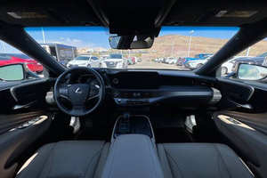 PARFAITEMENT UTILISÉ 2021 Lexus LS 500 - Product Image 2