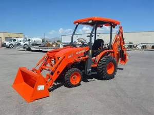 Chargeuse-pelleteuse Kubota B26 TLB 4x4 compacte, très demandée, pour travaux agricoles, de construction et de terrassement intensifs. - Product Image 2