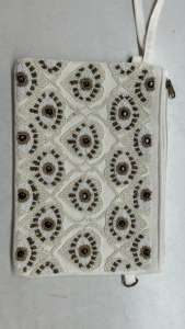 Bolsas con cremallera bordadas y lentejuelas hechas a medida con diseño de hojas verdes para tiendas de accesorios de moda para reventa - Product Image 3