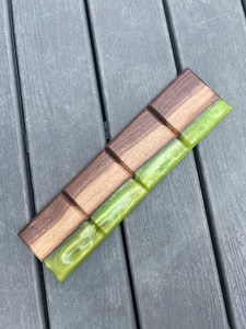 Posavasos de resina y madera de acacia redondos de aspecto creativo posavasos de té posavasos de aislamiento de resina posavasos personalizados para el hogar y la cocina - Product Image 5
