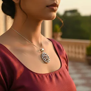 Collar con Colgante de Coral Chapado en Oro de 18K y Plata 925 para Mujer, con Cadena de Serpiente, Estilo Clásico para Uso Diario - Product Image 1