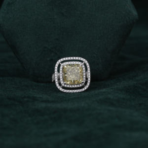 Dernière conception personnalisée jaune coussin coupe laboratoire diamant cultivé 18KT solide or blanc bijoux IGI certifié Bling bague de fiançailles pour - Product Image 1