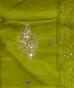 Costumes indiens de créateur modernes non cousus brodés à la main pour femmes pour les fêtes de style traditionnel - Product Image 3