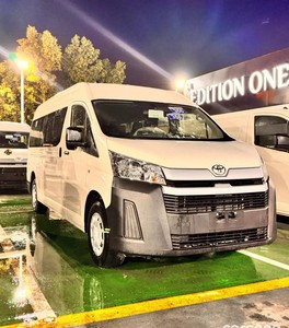 Hiace GL 2025, Furgoneta de 13 Plazas, Techo Alto, Equipamiento Completo, Motor 3.5L Gasolina, Asientos de Tela, Sistema de Navegación, Control Remoto Automático - Product Image 2