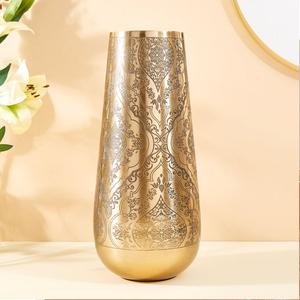 Florero de metal dorado con forma única, jarrones del mejor diseño, decorativo de alta calidad con tamaños de 16,5x9x13,5 pulgadas - Product Image 3