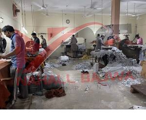 Veste de soudage en cuir de vachette de qualité supérieure Veste de soudeurs de travail résistante aux étincelles en cuir de sécurité industrielle pour usage intensif. - Product Image 3