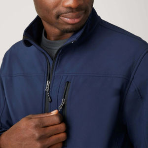 Chaqueta Softshell para hombre a prueba de viento repelente al agua e ideal para capas en clima frío o actividades al aire libre Chaqueta Softshell - Product Image 3