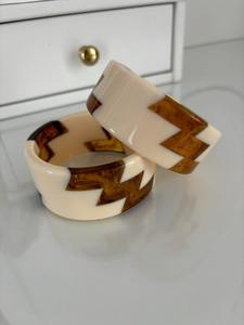 Bracelets jBangle, Bracelet de créateur fait main, cadeau de demoiselle d'honneur, Bracelet en résine de charme unique fabriqué à la main bleu et rouge, idée cadeau - Product Image 2