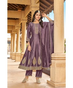 ชุดผ้ากำมะหยี่สีดำพร้อมชุด Dupatta สำหรับปากีสถาน - Product Image 1