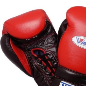 ถุงมือชกมวยแบบผูกเชือก Winning สีแดงดำ หนังแท้คุณภาพพรีเมียม สำหรับการฝึกซ้อมและการแข่งขันระดับมืออาชีพ ขนาด 8 ออนซ์ 10 ออนซ์ 12 ออนซ์ - Product Image 3