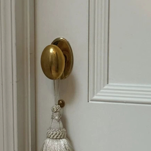 Poignée de porte en laiton vintage, élégante, de qualité supérieure, classique, durable, élégante, artisanale, unique, décorative, fonctionnelle, beau design, finition - Product Image 1