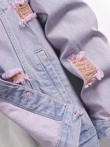 Chaqueta Vaquera Azul Claro Desgastada y Transpirable, Hecha a Medida, Estilo Casual, con Botones, Corte Regular, para Primavera - Product Image 3
