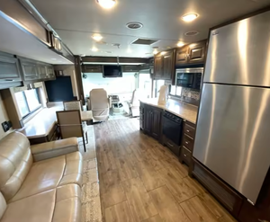 Remolque de Viaje Usado Tiffin Allegro 32SA 2018-2020, Económico, Directo de Fábrica, Autocaravana, Casa Rodante - Product Image 3