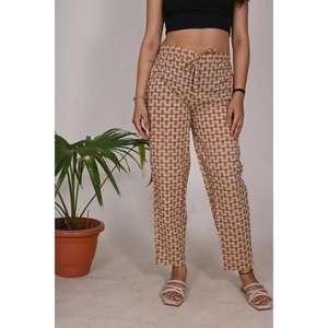 Pantalon de pyjama d'été pour femme, taille mi-haute, en coton imprimé à motifs, avec taille élastique, écologique et confortable - Product Image 4