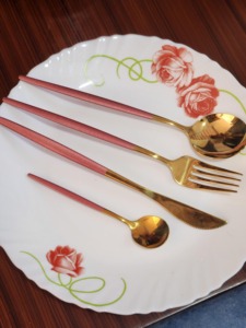 Ensemble de couteaux fourchette cuillère multicolore de qualité supérieure pour événements de mariage Restaurants maisons restauration et présentations de table élégantes vaisselle - Product Image 6