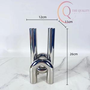 แจกันโลหะตกแต่งโต๊ะ ดีไซน์สวยงาม พร้อมผิวสัมผัสประณีต เหมาะสำหรับจัดดอกไม้ ตกแต่งบ้าน และตกแต่งภายในสไตล์โมเดิร์น - Product Image 6