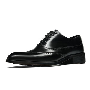 Chaussures brogues en daim souple avec bords perforés et semelle légère, chaussures décontractées pour hommes, chaussures tendance - Product Image 1