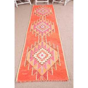 Alfombra Turca Vintage de 2.6x10.7 pies (80x327 cm), Alfombra de Lana Naranja Kilim - Product Image 1