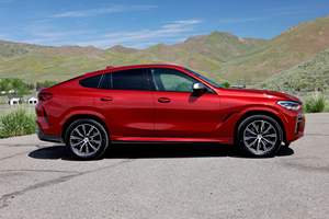 BMW X6 M50i xDrive 2022, V8 Twin-Turbo de 523 hp, Tracción en las Cuatro Ruedas, SUV/Crossover Automático - Product Image 2