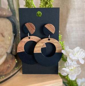 Boucles d'oreilles en résine peintes à la main pour femmes, couleur personnalisée, forme ronde, durables, légères, bijoux traditionnels pour les fêtes - Product Image 2