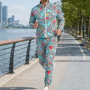 Ensemble de survêtement coupe-vent à capuche, streetwear uni, léger, athlétique, offrant une coupe confortable, style sportif et tendance - Product Image 5
