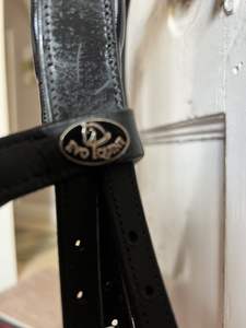 Bridon en cuir noir ergonomique de haute qualité pour cheval, avec tête anatomique, surpiqûres fantaisie, taille complète, bridon western marron - Product Image 3