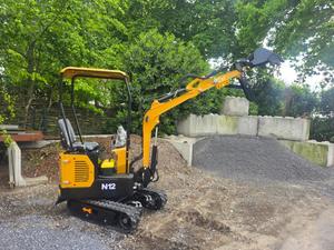 Envío Gratis N12 1.2T Excavadora Mini sobre Orugas con Pluma Deslizante |    Diésel 12 kW |   990 mm de Ancho |   Cadenas de Goma |   Accesorios Hidráulicos - Product Image 1