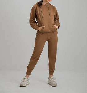 Tenues streetwear respirantes 2 pièces pour femmes : sweat-shirt à col montant et fermeture éclair à manches longues et ensemble jogging - Product Image 1