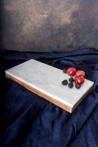 RIVER MEJOR BANDEJA DE RESINA MODERNA HECHA A MANO Elegante bandeja ecológica desechable redondeada para servir y peinar el hogar - Product Image 5