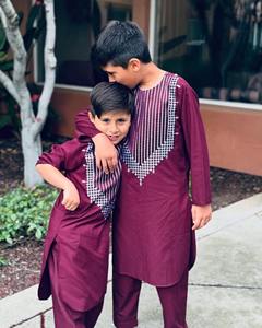 Ensemble de robe de mariée vintage pour couple et kurta pour garçons, vêtements ethniques pakistanais traditionnels faits à la main, longueur au sol, motif floral - Product Image 3