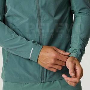 Ensemble de survêtement de sport personnalisé pour la course à pied et l'entraînement, avec cordon de serrage réglable à la taille et poche zippée - Product Image 5