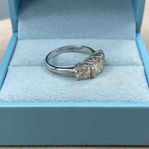 แหวนหมั้นเพชรกลม2.44 tcw: 14K สไตล์หิน3-สีทองคำขาวเป็นสัญลักษณ์ของปัจจุบันและอนาคต - Product Image 5