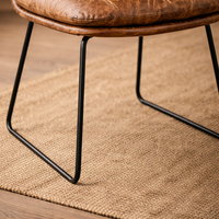 Fauteuil d'appoint vintage en cuir véritable marron, fait main, capitonné, écologique, imperméable, empilable et léger |   Salle à manger d'appartement