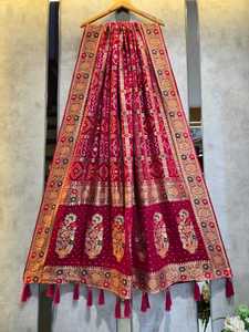 Dupatta de Seda Banarasi Premium con Bordado Nakshi, Banda de Latkan y Patrón Bandhej, para Bodas Étnicas, 29 dupattas banarasi hdp - Product Image 1