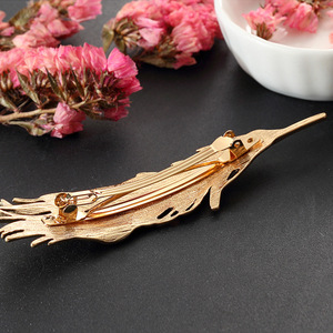 Barrettes à <span class=keywords><strong>cheveux</strong></span> tendance en forme de <span class=keywords><strong>plume</strong></span>, bijoux fantaisie, accessoires pour femmes, pinces à <span class=keywords><strong>cheveux</strong></span> en métal doré pour adultes - Product Image 5